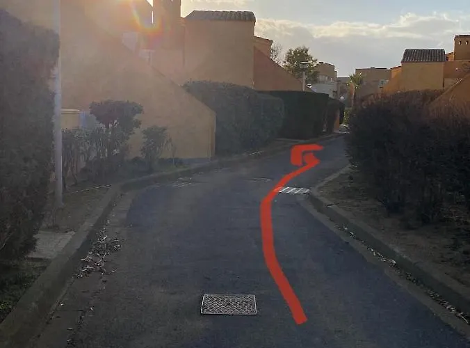 Joli Mezzanine Avec Parking Et Wifi La Roquille * Agde