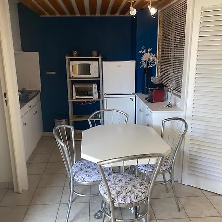 Joli Mezzanine Avec Parking Et Wifi La Roquille Apartment Agde