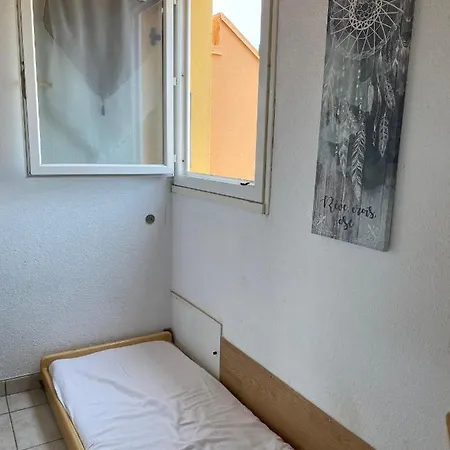 Joli Mezzanine Avec Parking Et Wifi La Roquille Agde