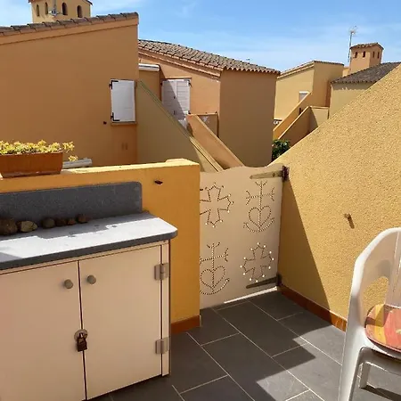 Joli Mezzanine Avec Parking Et Wifi La Roquille *