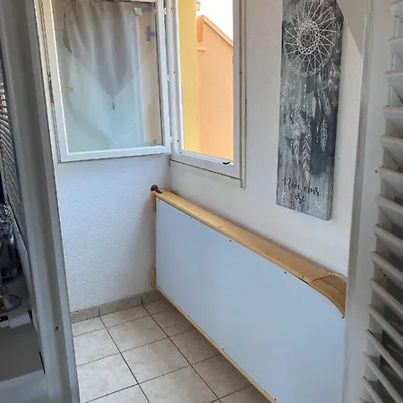 Joli Mezzanine Avec Parking Et Wifi La Roquille *