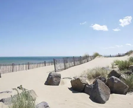 Joli Mezzanine Avec Parking Et Wifi La Roquille Agde