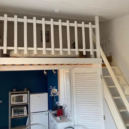 Joli Mezzanine Avec Parking Et Wifi La Roquille Lejlighed Agde