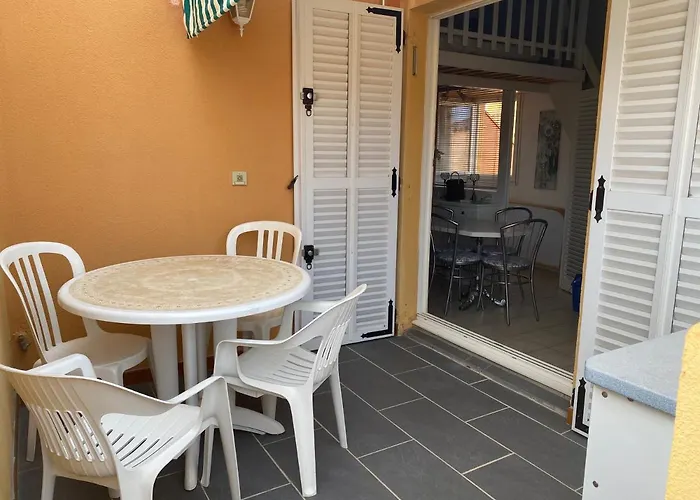 Joli Mezzanine Avec Parking Et Wifi La Roquille Agde