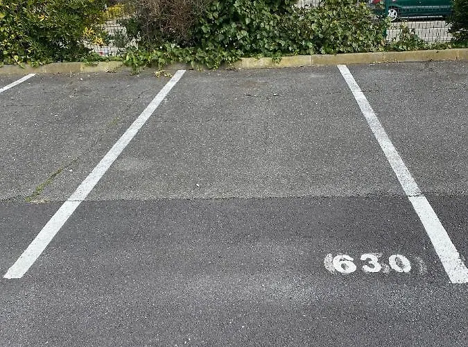 Joli Mezzanine Avec Parking Et Wifi La Roquille 아그